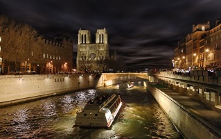 Paris Night City Tour, Seine River Cruise and Dinner at Champs